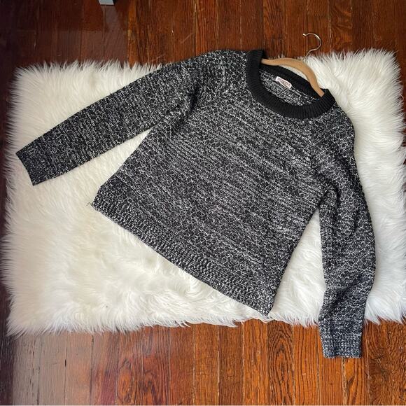 Black & White Boxy Sweater Cozy - Picture 4 of 6